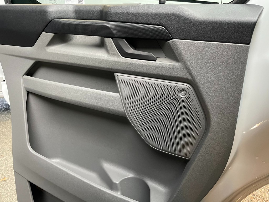 FORD-TRANSIT CUSTOM-2.0 tdci 136 pk L2 Trend/Led/18inch/white black bpm vrij