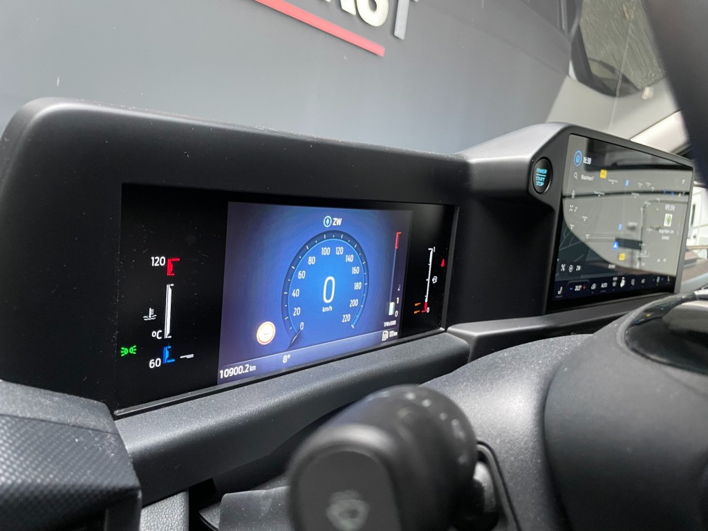 FORD-TRANSIT CUSTOM-2.0 tdci 136 pk L2 Trend/Led/18inch/white black bpm vrij