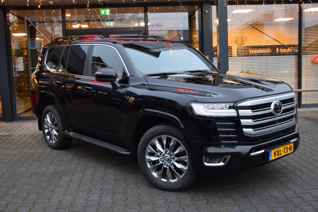 TOYOTA LANDCRUISER 300