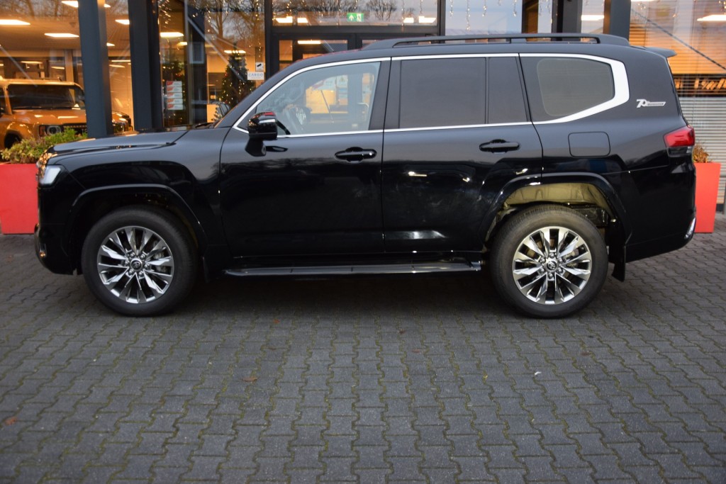TOYOTA-LANDCRUISER 300-3.3 DIESEL TWIN TURBO 70TH ANNIVERSARY 4WD A/T VAN