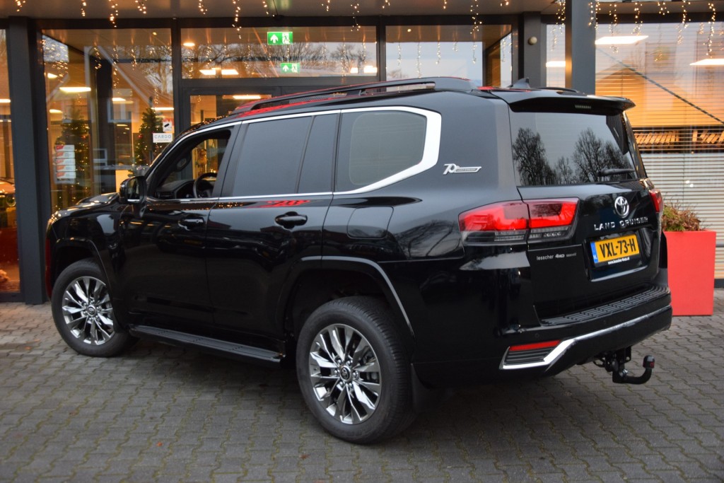 TOYOTA-LANDCRUISER 300-3.3 DIESEL TWIN TURBO 70TH ANNIVERSARY 4WD A/T VAN