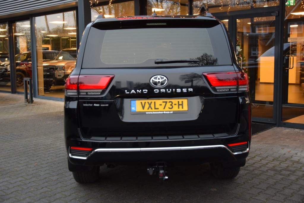 TOYOTA-LANDCRUISER 300-3.3 DIESEL TWIN TURBO 70TH ANNIVERSARY 4WD A/T VAN