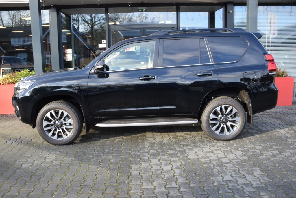 TOYOTA-LANDCRUISER 150-2.8 D-4D 5DRS PRESTIGE A/T VAN