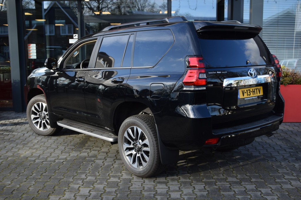TOYOTA-LANDCRUISER 150-2.8 D-4D 5DRS PRESTIGE A/T VAN