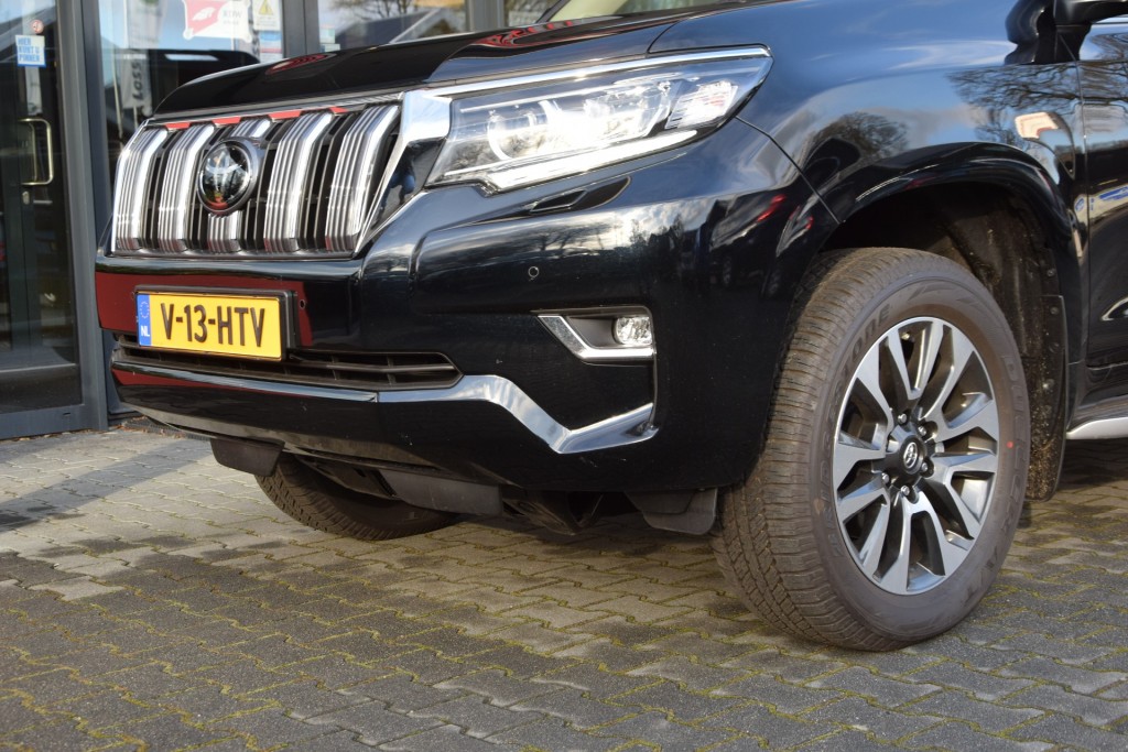 TOYOTA-LANDCRUISER 150-2.8 D-4D 5DRS PRESTIGE A/T VAN