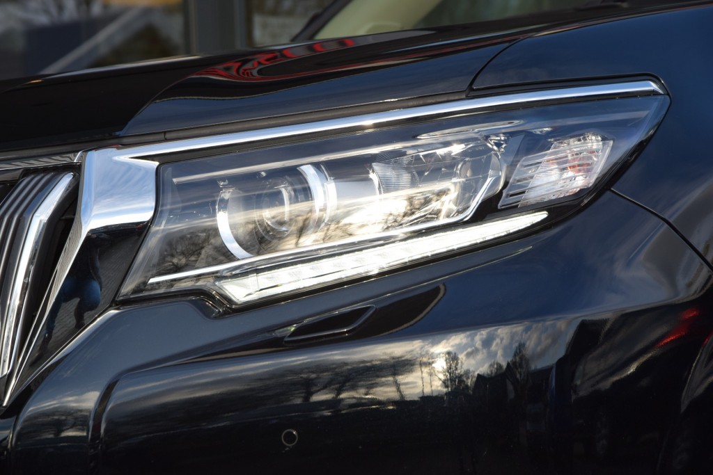 TOYOTA-LANDCRUISER 150-2.8 D-4D 5DRS PRESTIGE A/T VAN