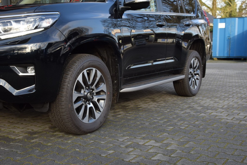 TOYOTA-LANDCRUISER 150-2.8 D-4D 5DRS PRESTIGE A/T VAN