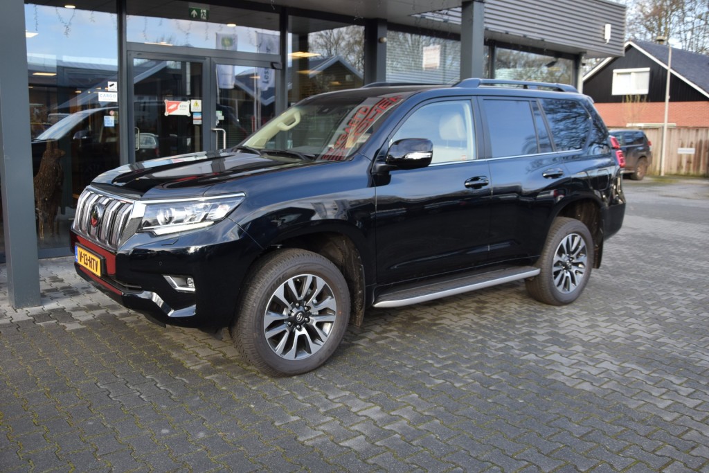 TOYOTA-LANDCRUISER 150-2.8 D-4D 5DRS PRESTIGE A/T VAN