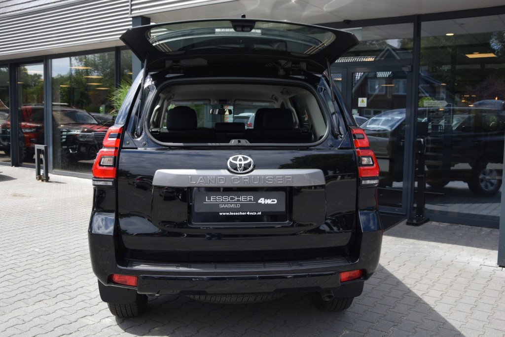 TOYOTA-LANDCRUISER 150-2.8 D-4D 5D CHALLENGER/COUNTRY AT VAN BPM VRIJ