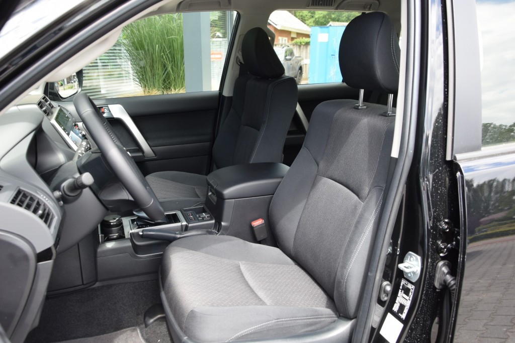 TOYOTA-LANDCRUISER 150-2.8 D-4D 5D CHALLENGER/COUNTRY AT VAN BPM VRIJ