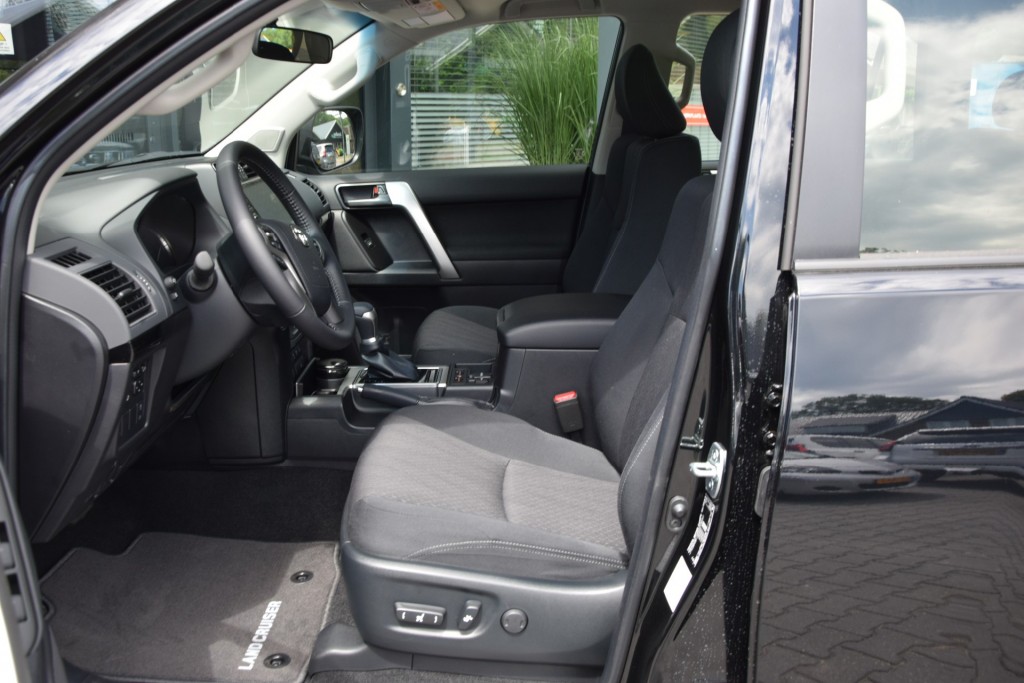 TOYOTA-LANDCRUISER 150-2.8 D-4D 5D CHALLENGER/COUNTRY AT VAN BPM VRIJ