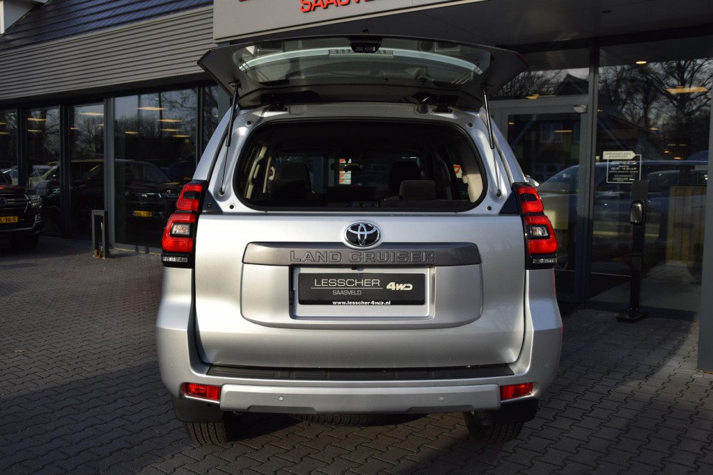 TOYOTA-LANDCRUISER 150-2.8 D-4D 5DRS COUNTRY A/T VAN BPM VRIJ