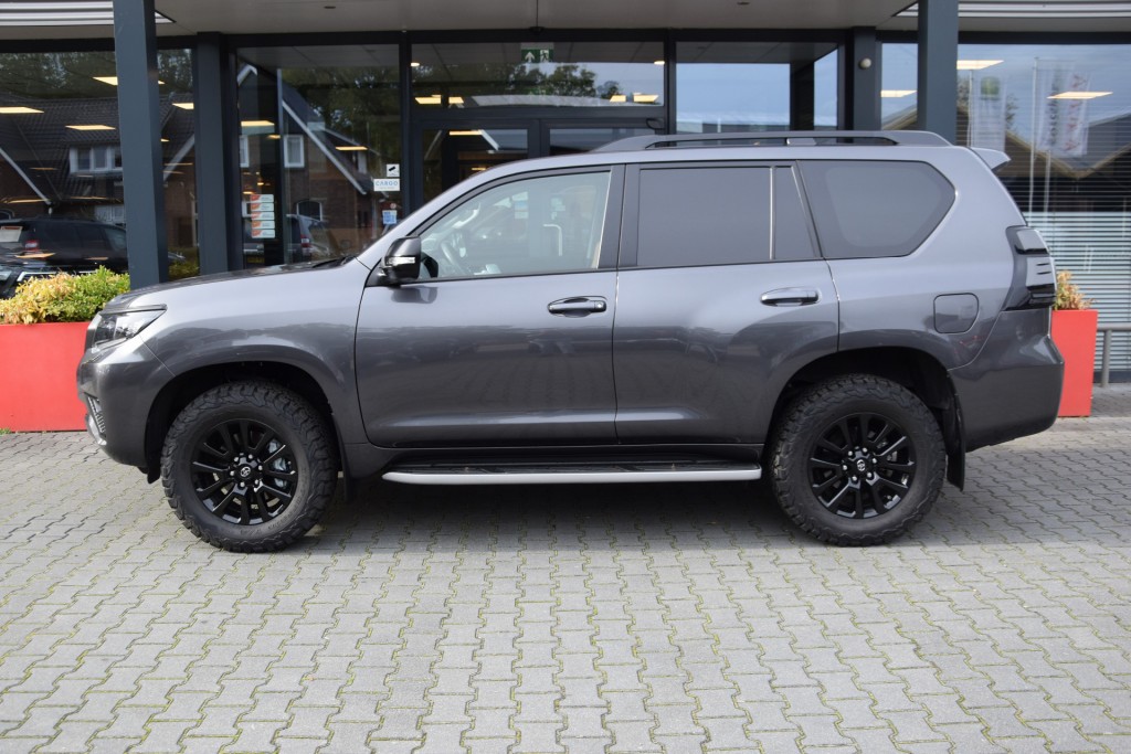 TOYOTA-LANDCRUISER 150-2.8 D-4D 5DRS BLACK LINE A/T VAN