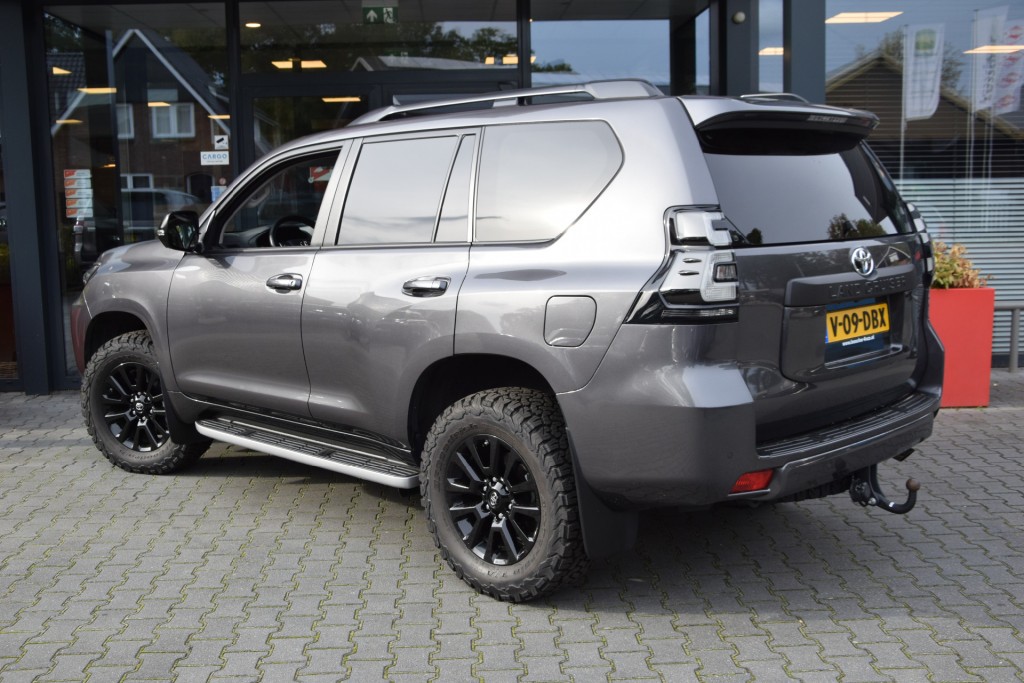 TOYOTA-LANDCRUISER 150-2.8 D-4D 5DRS BLACK LINE A/T VAN