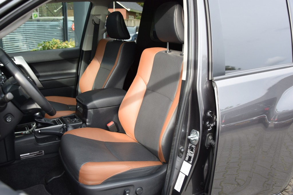 TOYOTA-LANDCRUISER 150-2.8 D-4D 5DRS BLACK LINE A/T VAN