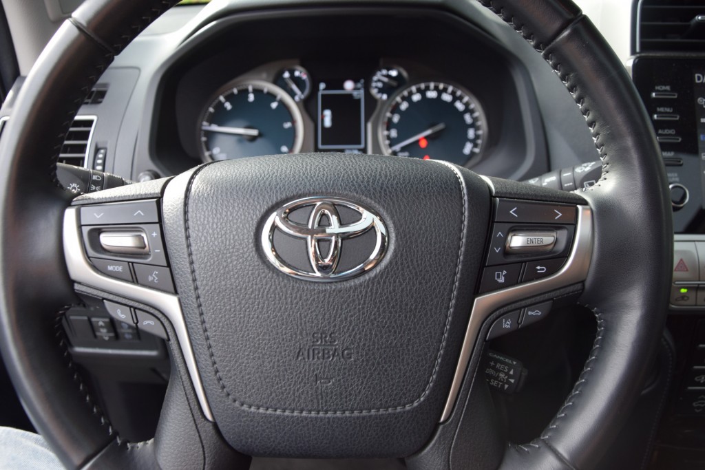 TOYOTA-LANDCRUISER 150-2.8 D-4D 5DRS BLACK LINE A/T VAN