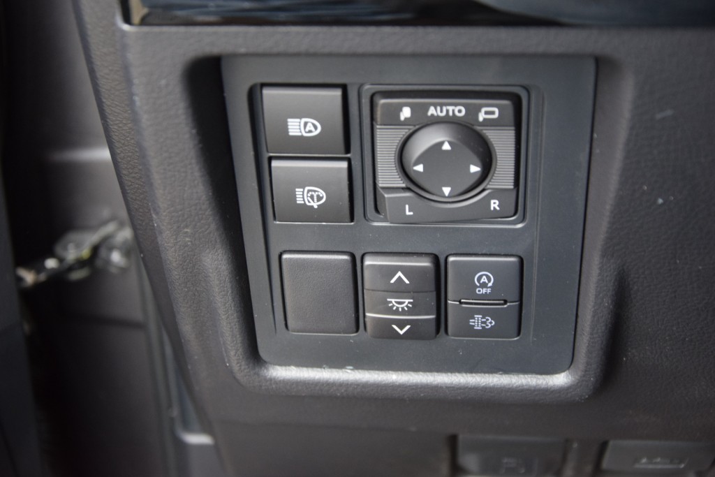 TOYOTA-LANDCRUISER 150-2.8 D-4D 5DRS BLACK LINE A/T VAN