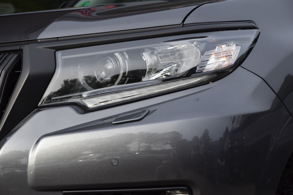 TOYOTA-LANDCRUISER 150-2.8 D-4D 5DRS BLACK LINE A/T VAN