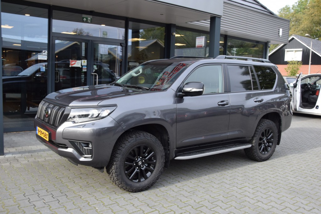 TOYOTA-LANDCRUISER 150-2.8 D-4D 5DRS BLACK LINE A/T VAN