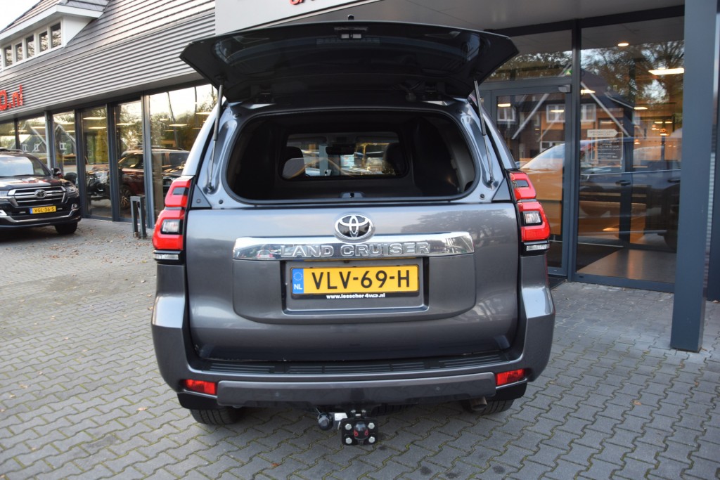 TOYOTA-LANDCRUISER 150-2.8 D-4D 5DRS CHALLENGERA/T VAN