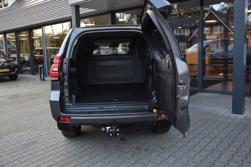TOYOTA-LANDCRUISER 150-2.8 D-4D 5DRS CHALLENGERA/T VAN
