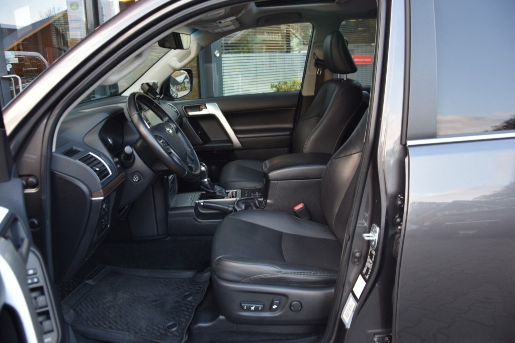TOYOTA-LANDCRUISER 150-2.8 D-4D 5DRS CHALLENGERA/T VAN