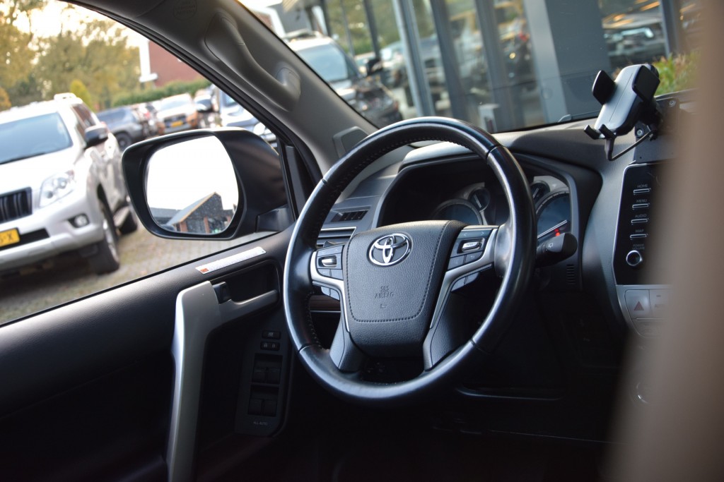 TOYOTA-LANDCRUISER 150-2.8 D-4D 5DRS CHALLENGERA/T VAN