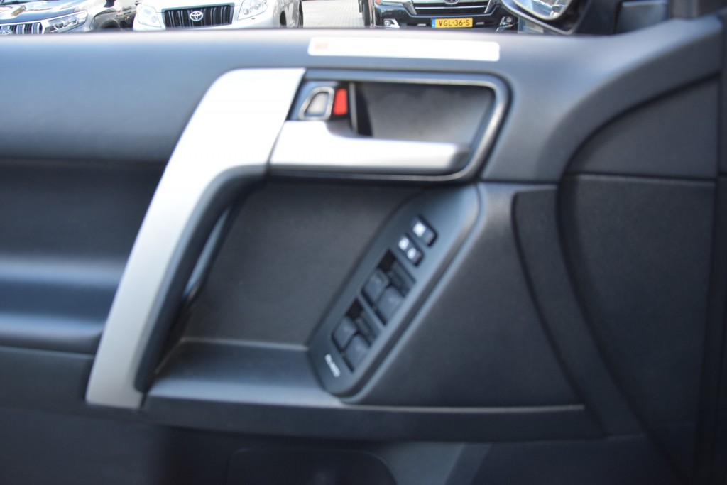 TOYOTA-LANDCRUISER 150-2.8 D-4D 5DRS CHALLENGERA/T VAN