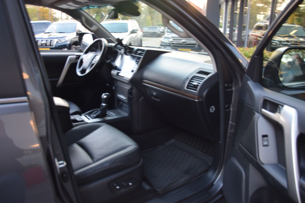 TOYOTA-LANDCRUISER 150-2.8 D-4D 5DRS CHALLENGERA/T VAN