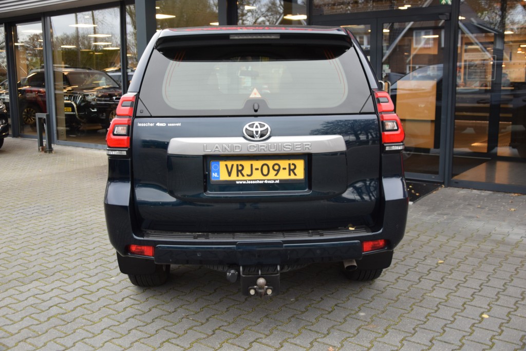 TOYOTA-LANDCRUISER 150-2.8 D-4D 5DRS CHALLENGER A/T VAN