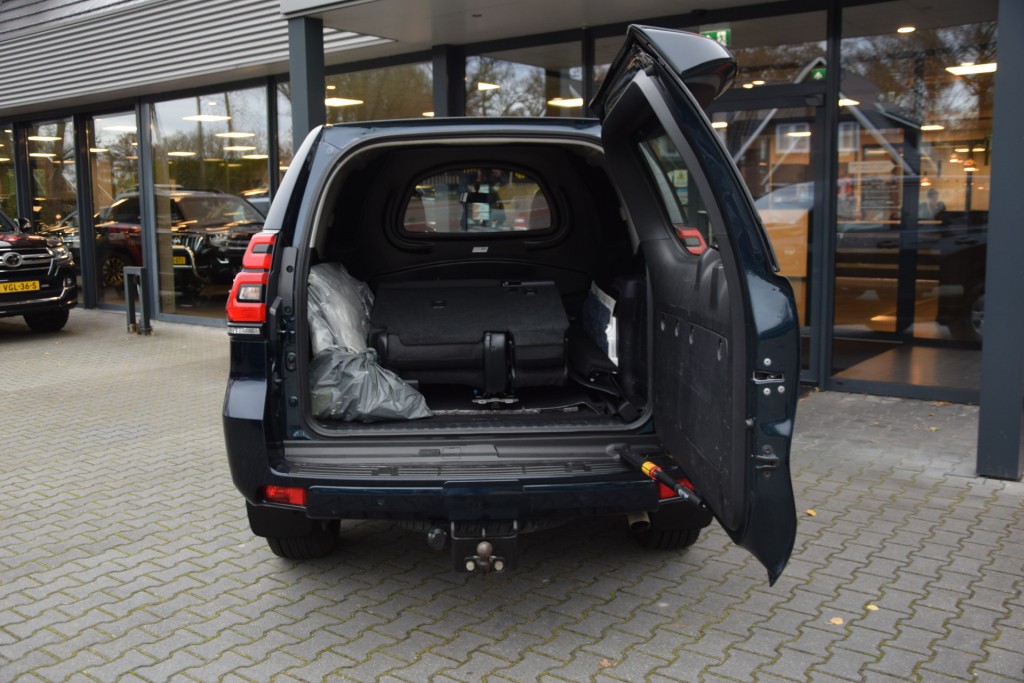 TOYOTA-LANDCRUISER 150-2.8 D-4D 5DRS CHALLENGER A/T VAN
