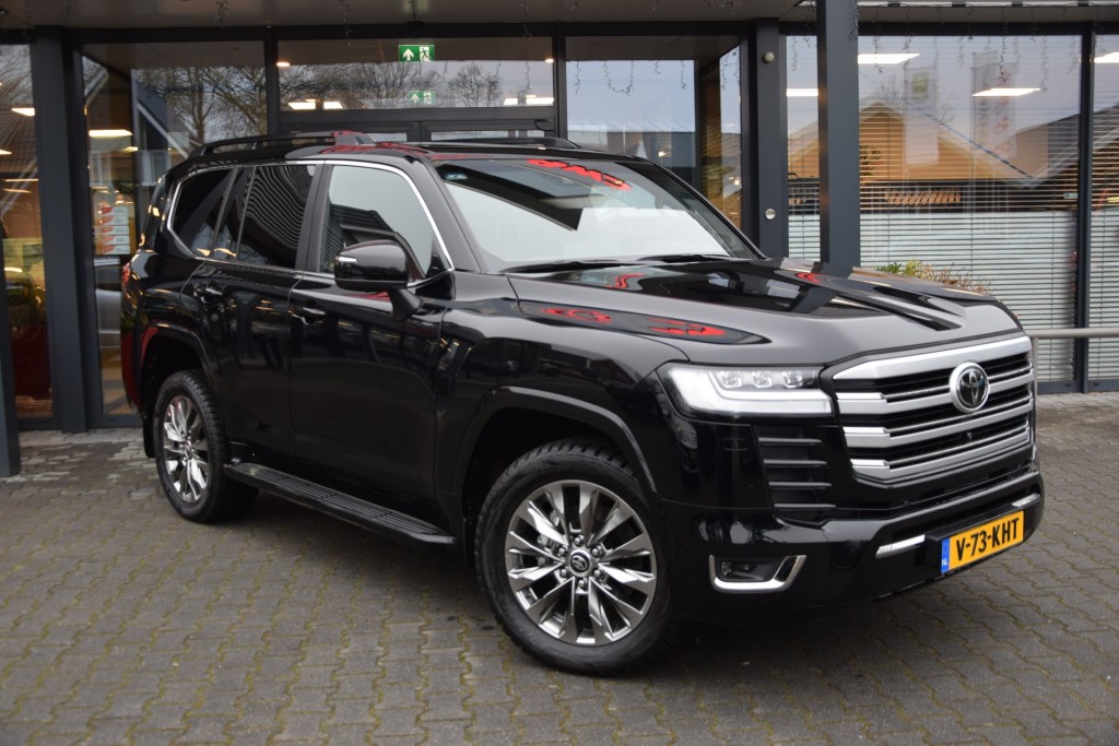 TOYOTA LANDCRUISER 300