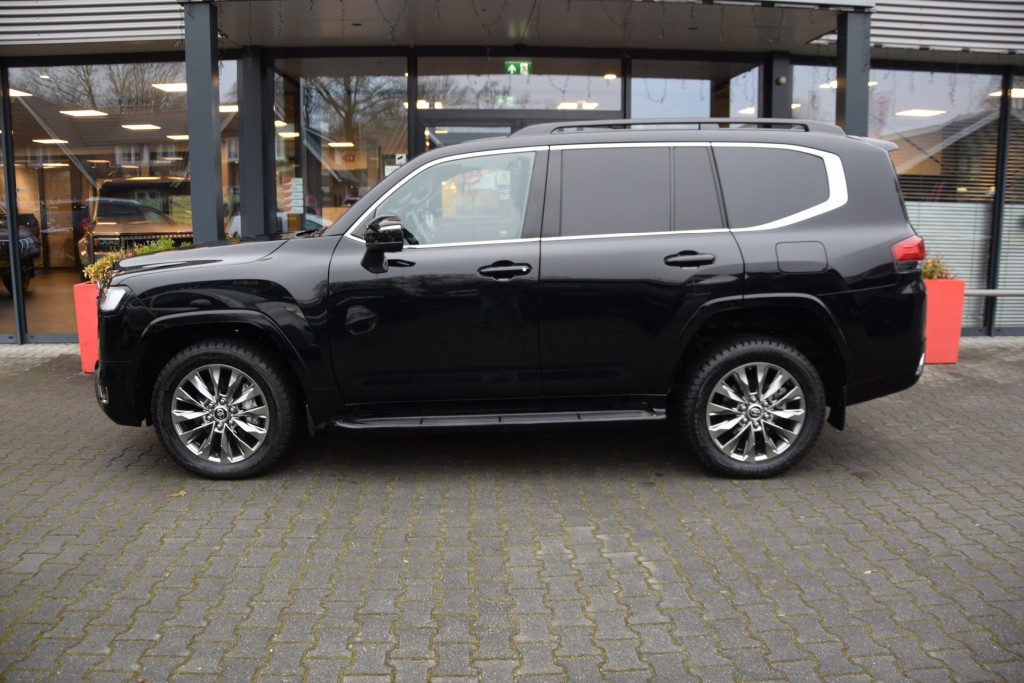 TOYOTA-LANDCRUISER 300-3.3 DIESEL TWIN TURBO 70TH ANNIVERSARY 4WD A/T VAN