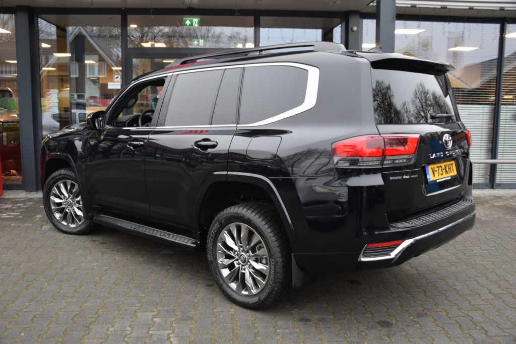 TOYOTA-LANDCRUISER 300-3.3 DIESEL TWIN TURBO 70TH ANNIVERSARY 4WD A/T VAN