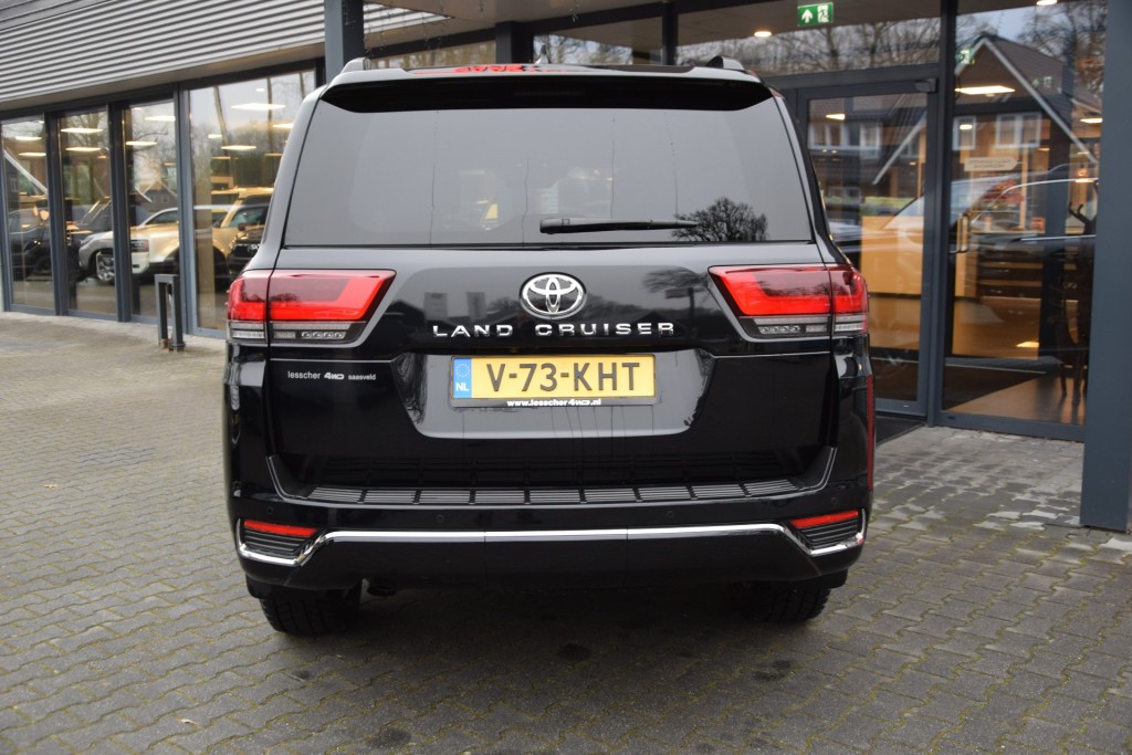 TOYOTA-LANDCRUISER 300-3.3 DIESEL TWIN TURBO 70TH ANNIVERSARY 4WD A/T VAN