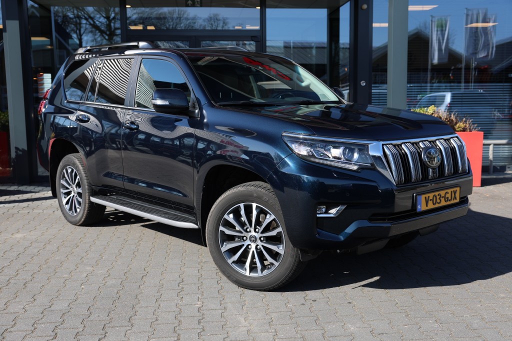 TOYOTA-LANDCRUISER 150-2.8 D-4D 5DRS PREMIUM A/T VAN