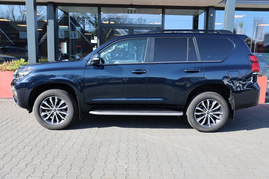 TOYOTA-LANDCRUISER 150-2.8 D-4D 5DRS PREMIUM A/T VAN
