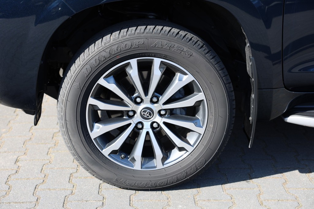 TOYOTA-LANDCRUISER 150-2.8 D-4D 5DRS PREMIUM A/T VAN