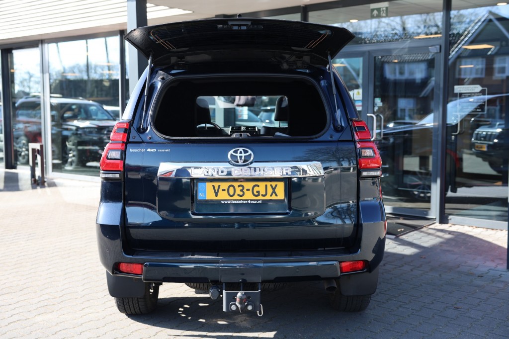 TOYOTA-LANDCRUISER 150-2.8 D-4D 5DRS PREMIUM A/T VAN