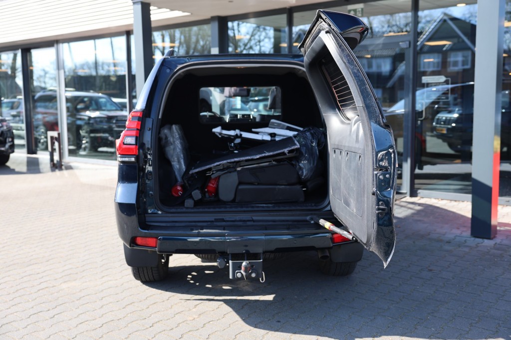TOYOTA-LANDCRUISER 150-2.8 D-4D 5DRS PREMIUM A/T VAN