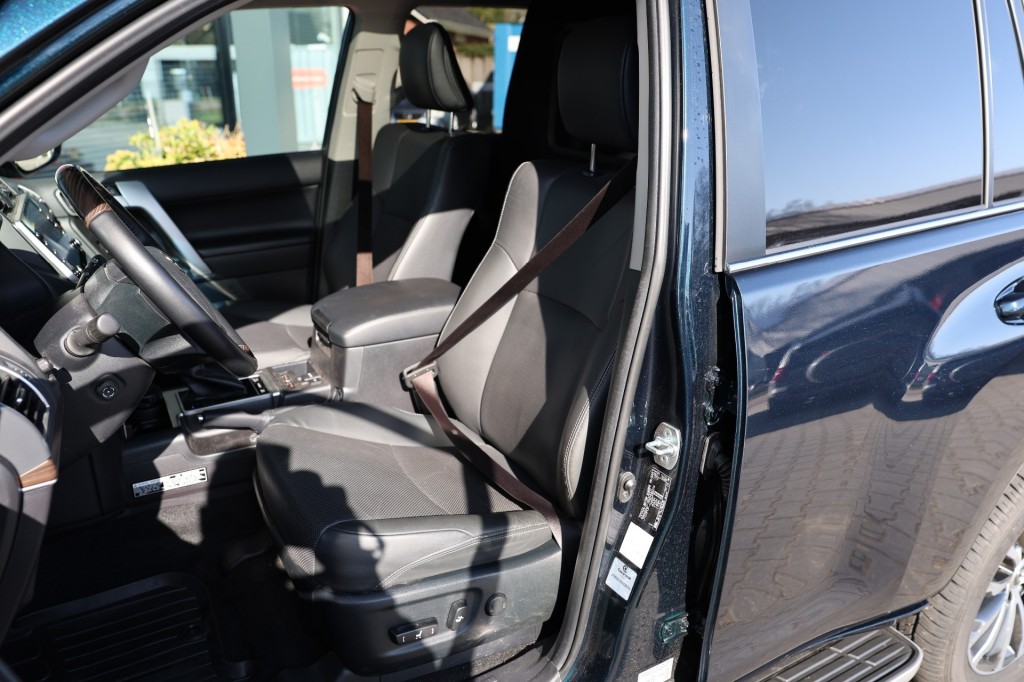 TOYOTA-LANDCRUISER 150-2.8 D-4D 5DRS PREMIUM A/T VAN