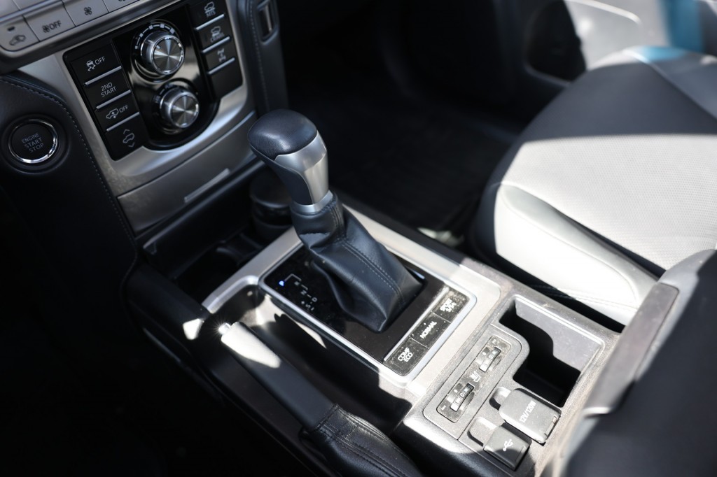 TOYOTA-LANDCRUISER 150-2.8 D-4D 5DRS PREMIUM A/T VAN
