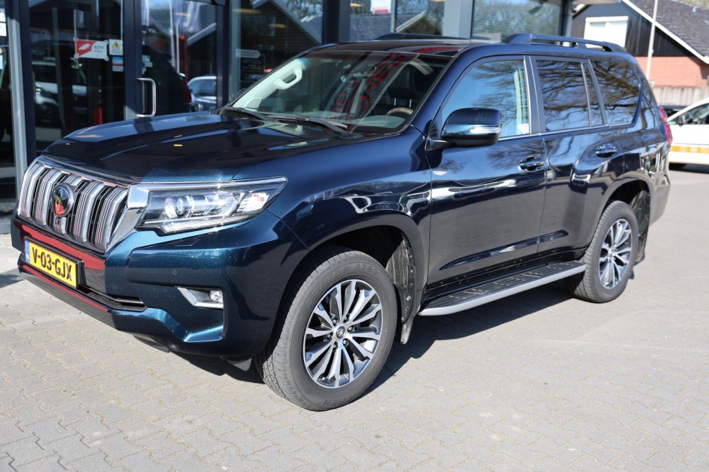 TOYOTA-LANDCRUISER 150-2.8 D-4D 5DRS PREMIUM A/T VAN