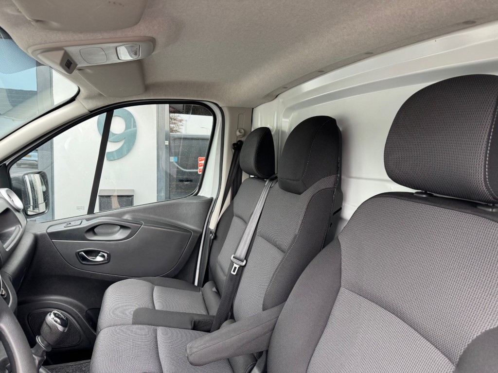 RENAULT-TRAFIC-2.0 MJ 120PK L2 Lang, Navi, Airco, PDC, Schuifdeur, Cruise