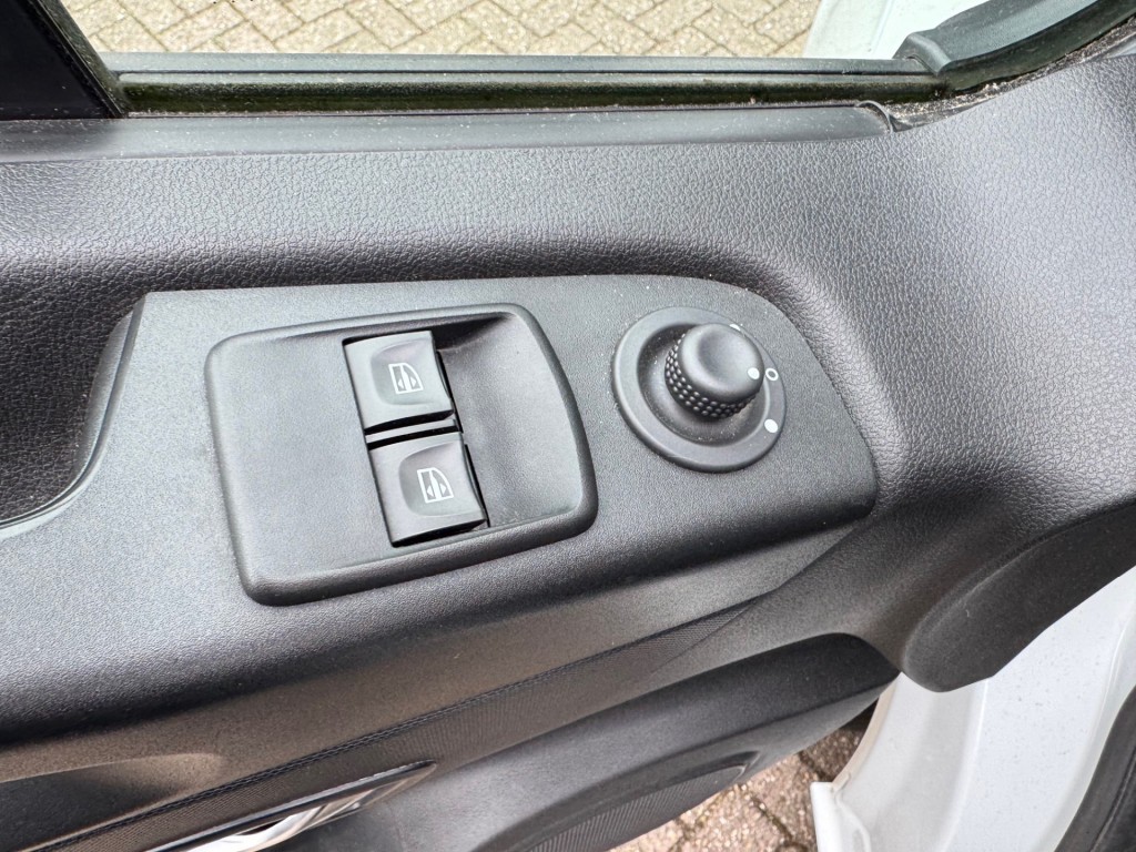 RENAULT-TRAFIC-2.0 MJ 120PK L2 Lang, Navi, Airco, PDC, Schuifdeur, Cruise