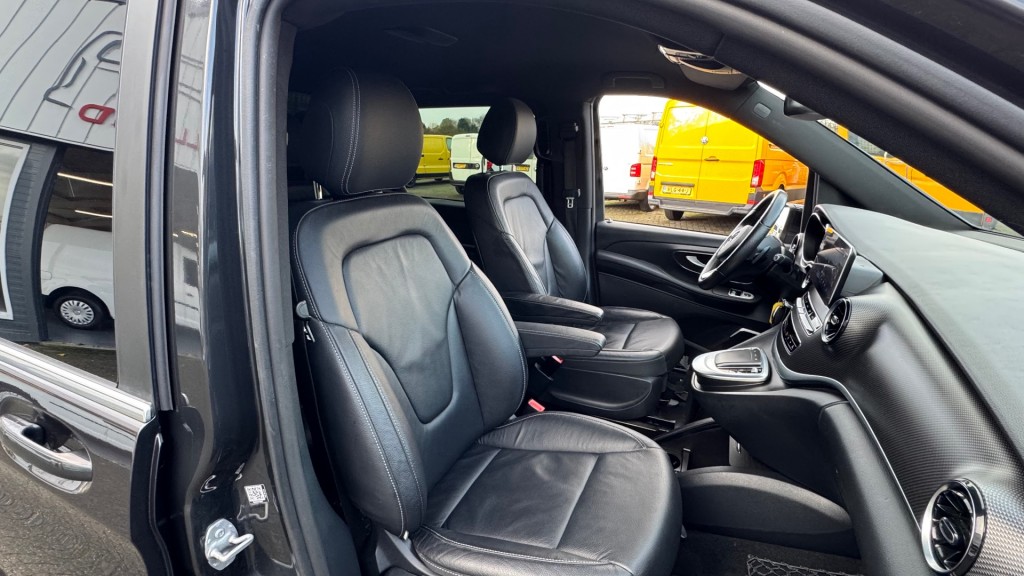 MERCEDES-BENZ-V-KLASSE-250D AMG AVANTGARDE EDITION 190PK DC DUBBELE CABINE