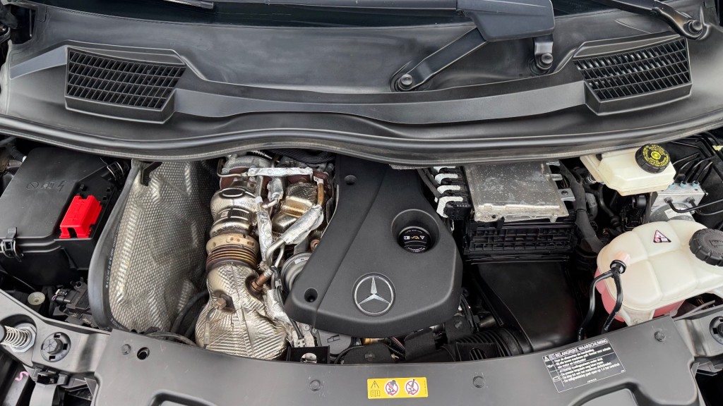 MERCEDES-BENZ-V-KLASSE-250D AMG AVANTGARDE EDITION 190PK DC DUBBELE CABINE