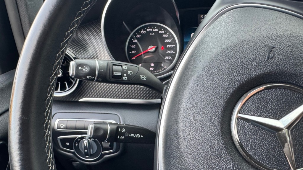MERCEDES-BENZ-V-KLASSE-250D AMG AVANTGARDE EDITION 190PK DC DUBBELE CABINE