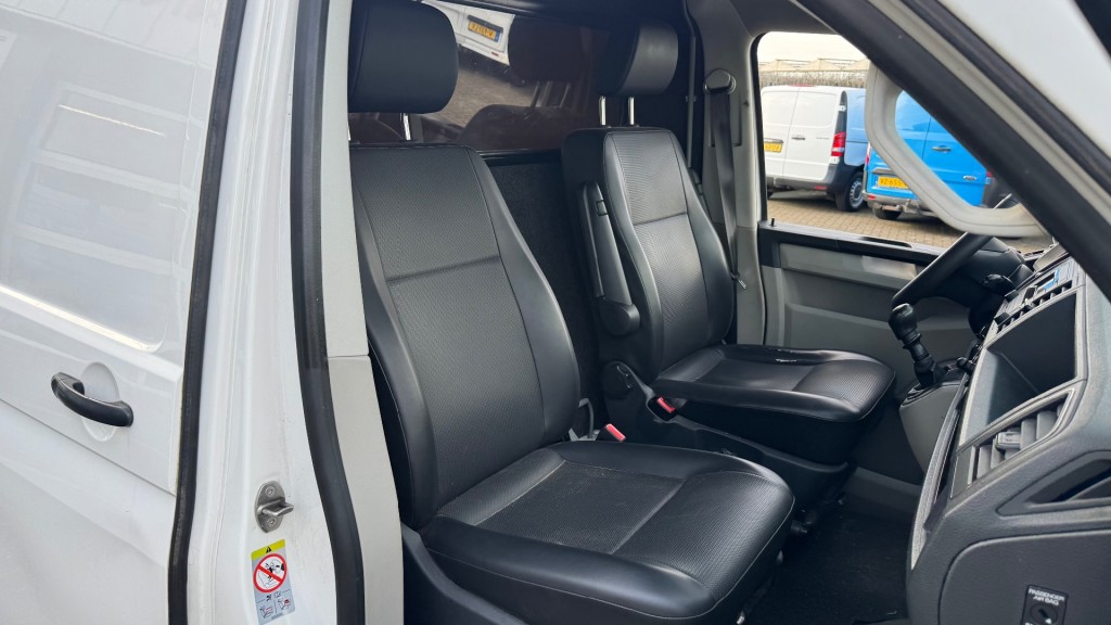 VOLKSWAGEN-TRANSPORTER-2.0 TDI 75KW 102PK EURO 6 AIRCO/ CRUISE CONTROL/ TREKHAAK/ 100%