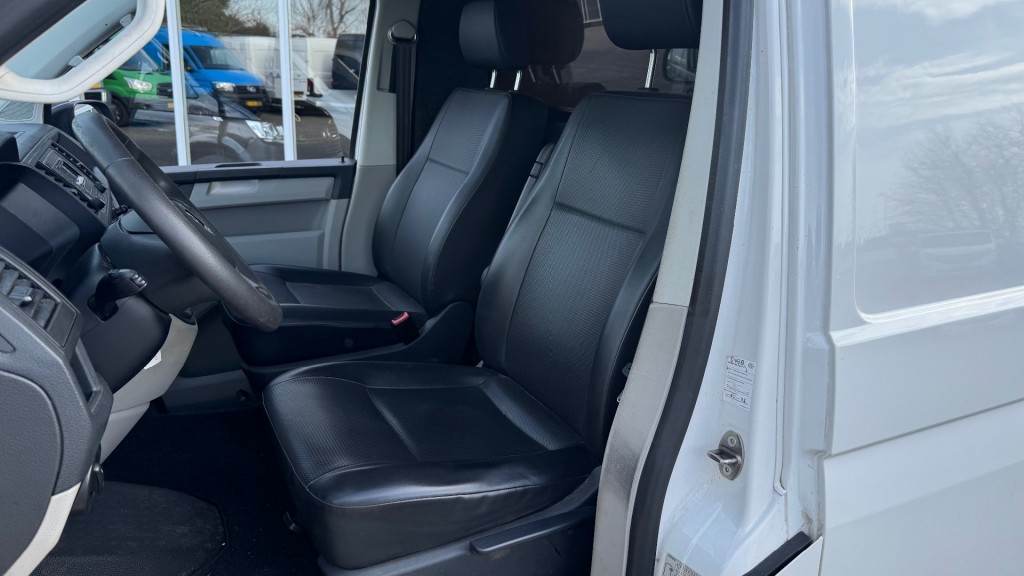 VOLKSWAGEN-TRANSPORTER-2.0 TDI 75KW 102PK EURO 6 AIRCO/ CRUISE CONTROL/ TREKHAAK/ 100%